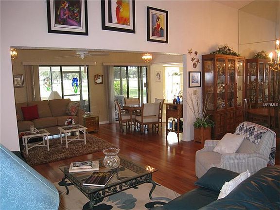 3rd image of 1923 E View Dr