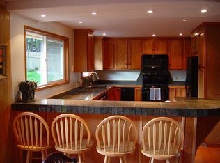 2626 Olympic Dr, Oak Harbor, WA 98277