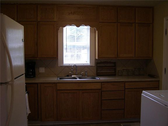 2nd image of 940 SW 32nd St