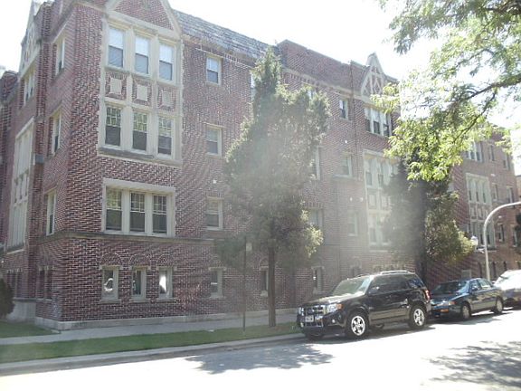 5th image of 6256 N Rockwell St #C