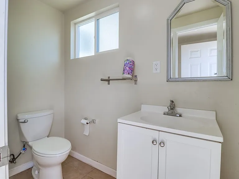 843 Georgia St — Photo 37