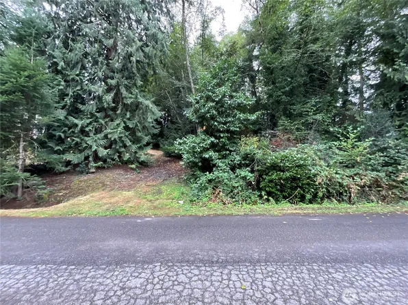 749 NE Woods Court, Bremerton, WA 98311