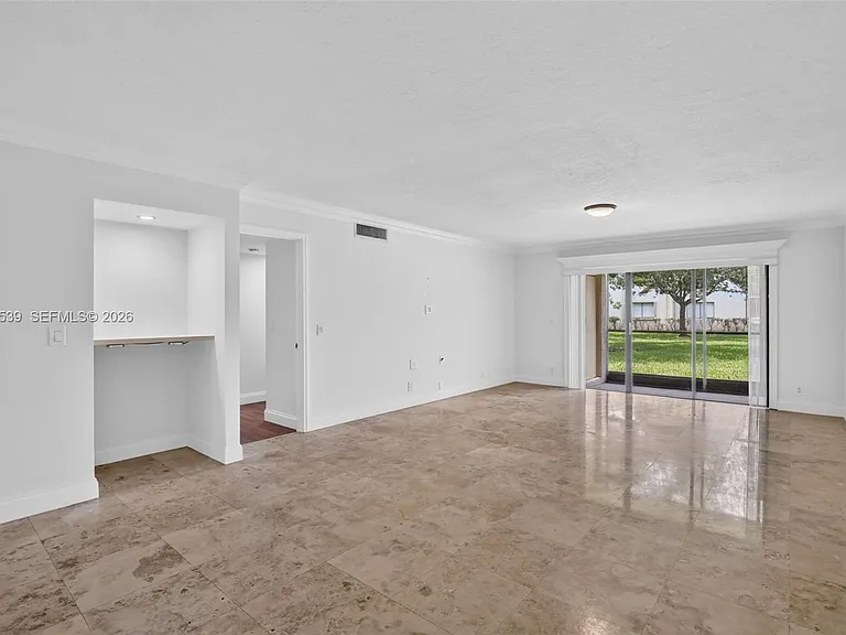 359 Lakeview Dr #102 — Photo 9