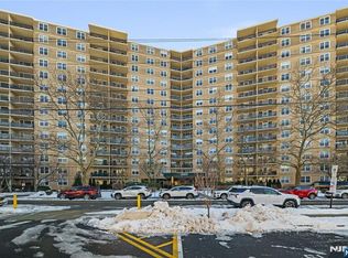 2200 N Central Rd #6H, Fort Lee, NJ 07024