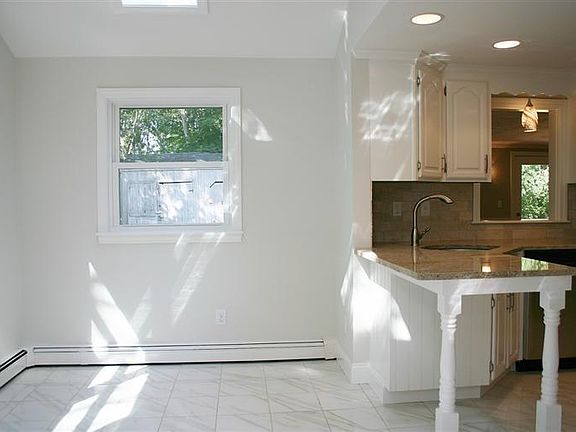 5th image of 22 Kennedy Circle