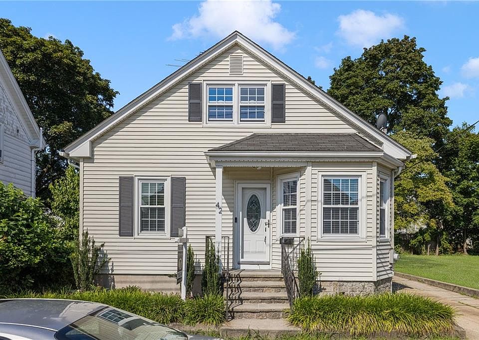 1st image of 42 Victoria Ave