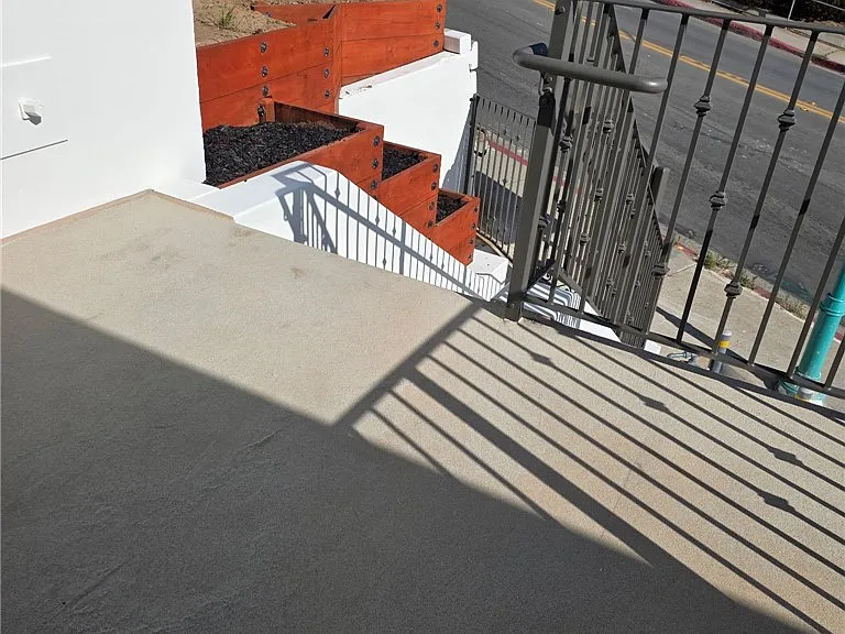 1108 A Front — Photo 34