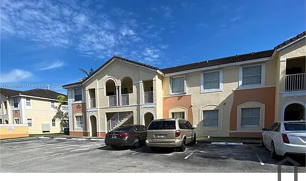 3 bed, 1076 sqft, $2,700 — Photo 2