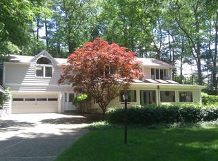 2 Spring Ln, Dover, MA 02030