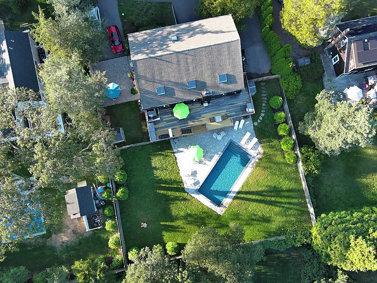 624 Noyack Rd — Photo 14