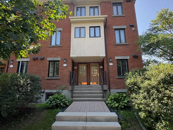 198 Alvin Rd, Ottawa, ON K1K 2V1