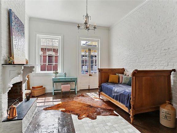 3rd image of 927 Saint Philip St