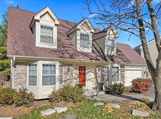 27W154 Chartwell Dr, Winfield, IL 60190