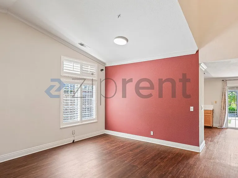 1366 Jayhawk Ln — Photo 8