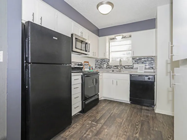 1304 Wylie Rd — Photo 2