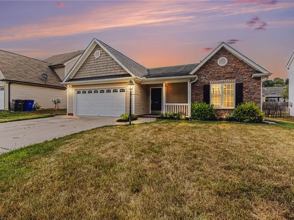 1915 Longburn Dr, Kernersville, NC 27284