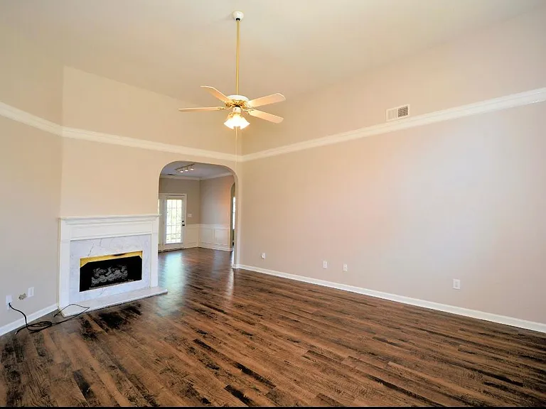 209 Lenox Ln — Photo 7