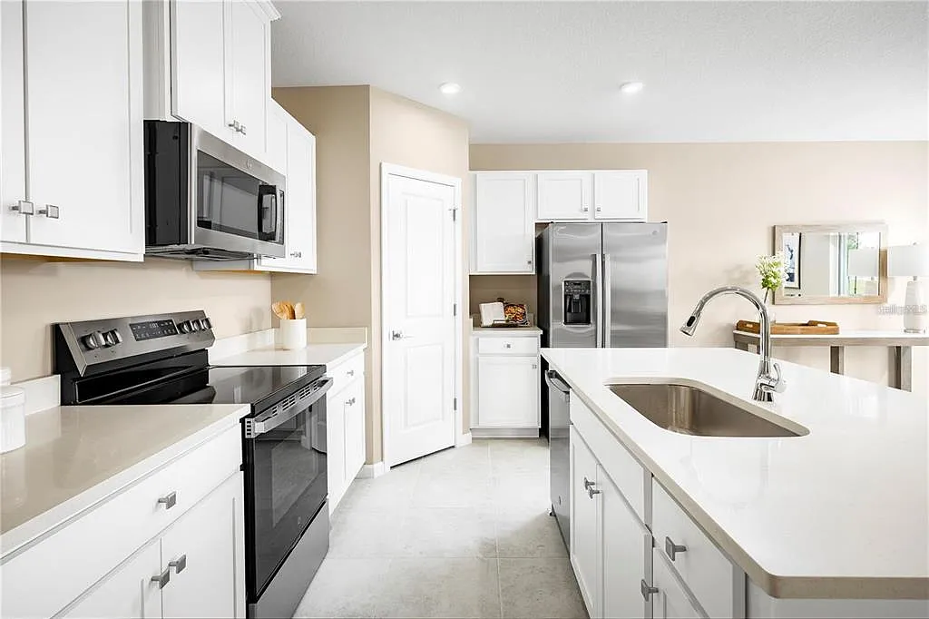 4 bed, 2.0 bath, 1703 sqft, $2,075 — Photo 3