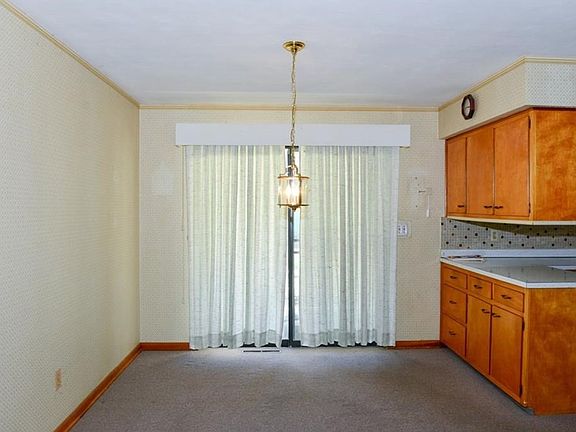 4th image of 1065 Trianon Dr