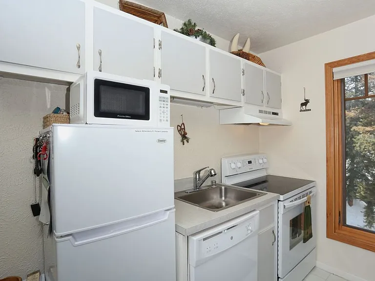 800 Columbine Rd #B — Photo 9