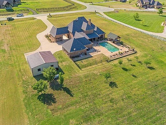2nd image of 7020 Hunnington Dr