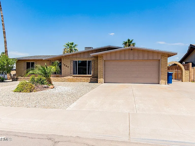 1504 E Palmcroft Dr — Photo 10