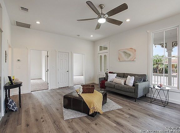 2nd image of 1718 N Navidad St