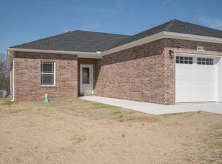 566 Pineview St, Neosho, MO 64850