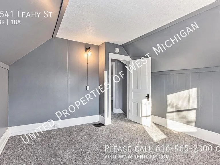 1541 Leahy St — Photo 7