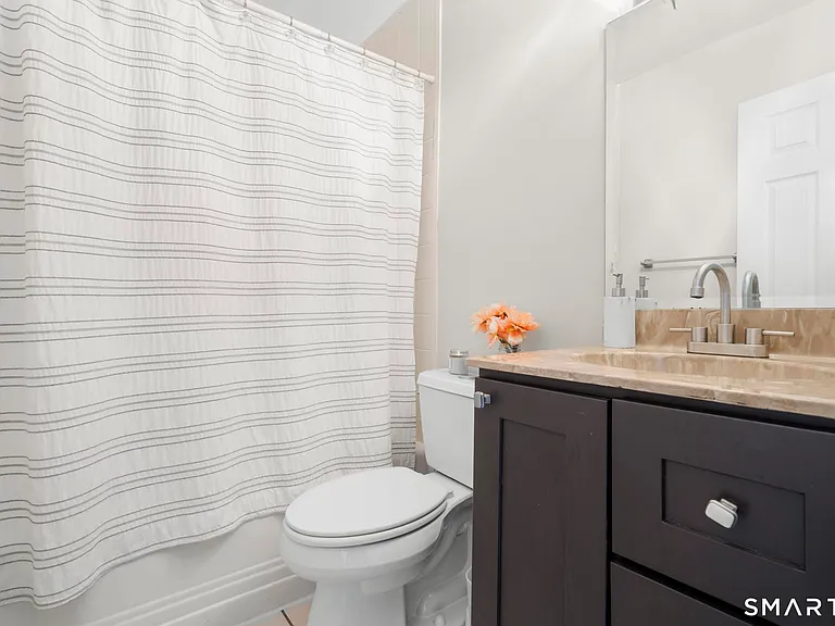 360 W Spring St #A7 — Photo 30