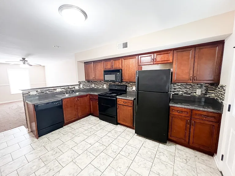 2272 McCormick Ln #F — Photo 3