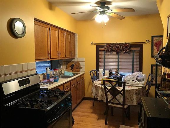 4th image of 368 Grant St