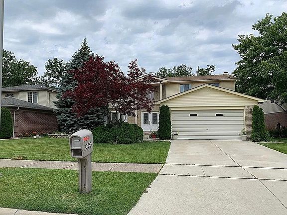 3rd image of 20592 Maplewood St #1