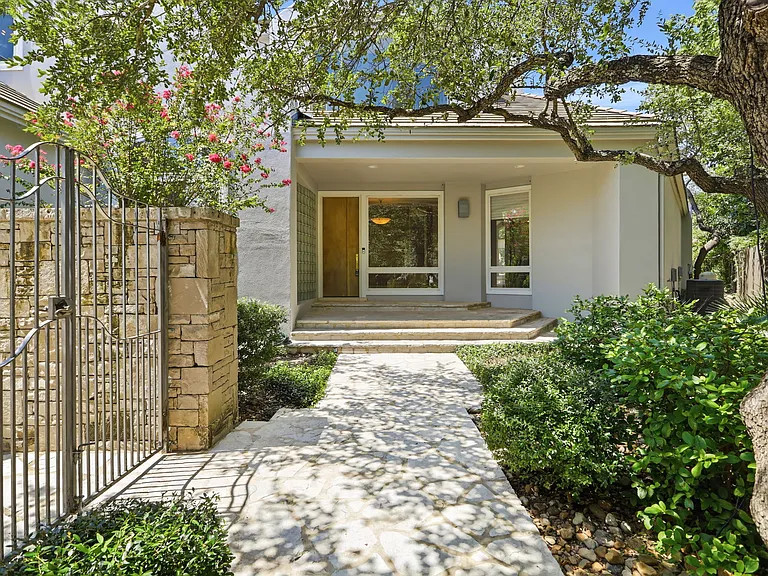 11 Westelm Gdn — Photo 2