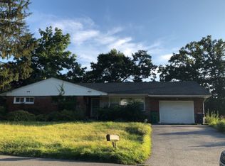 23 Meadow St, Newburgh, NY 12550