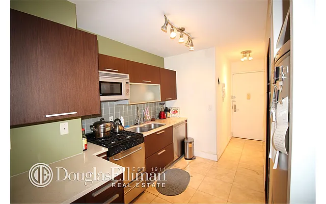 Rented by Douglas Elliman | media 18