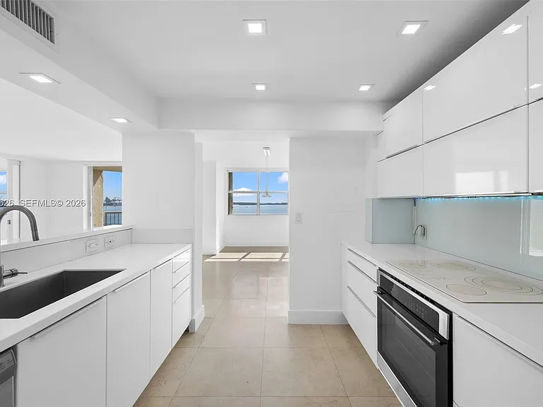 1420 Brickell Bay Dr #1001A — Photo 18