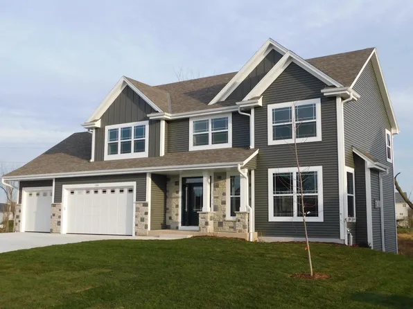 1914 North Creek DRIVE, Grafton, WI 53024