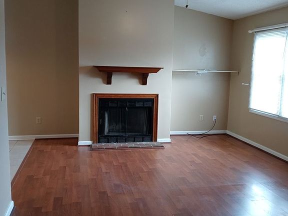 4th image of 2224 Spindletree Dr