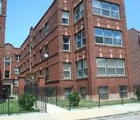 818 E 44th St