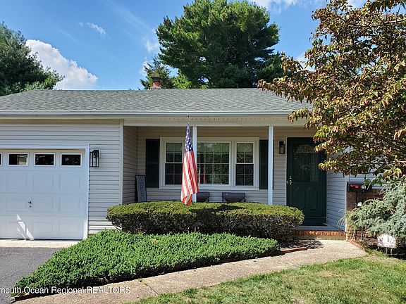 2nd image of 16 Waldwick Court