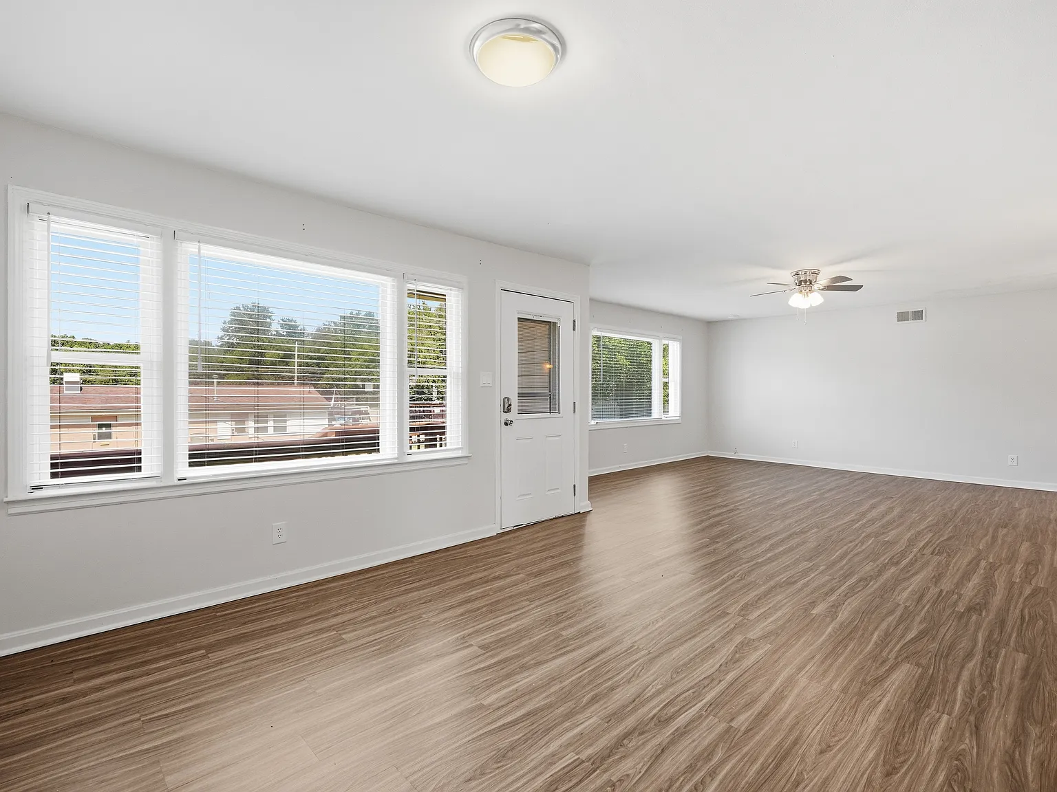 3 bed, 1400 sqft, $2,000 — Photo 2