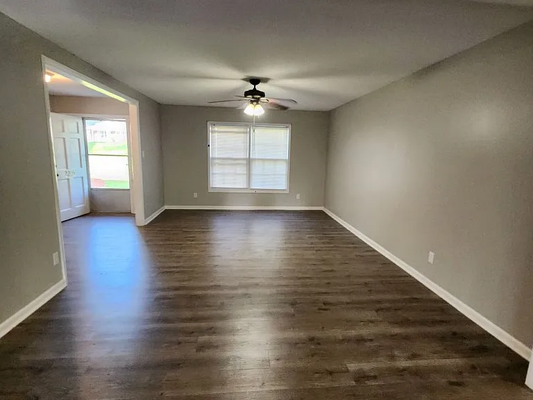 2205 Gornto Rd — Photo 5