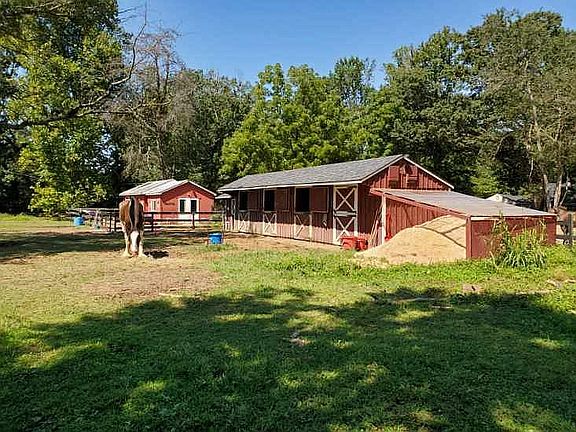 4th image of 7401 Woodhaven Dr