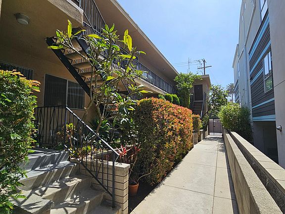 4th image of 1928 Carmen Ave APT 2