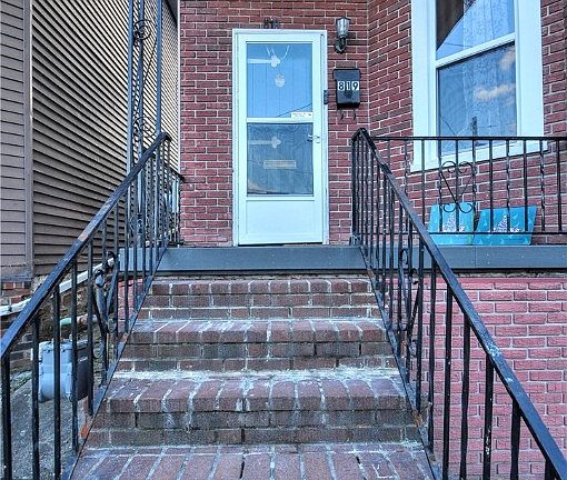 4th image of 819 Lincoln Ave