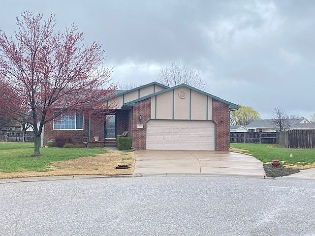 1st image of 715 Lakewood Ct