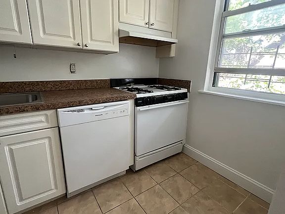 5th image of 67-32 182nd St #2B
