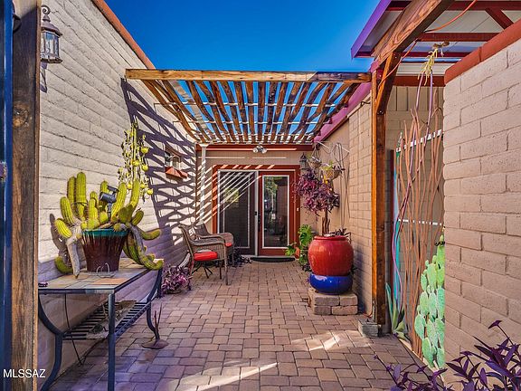 4th image of 2030 N Heatherbrae Cir