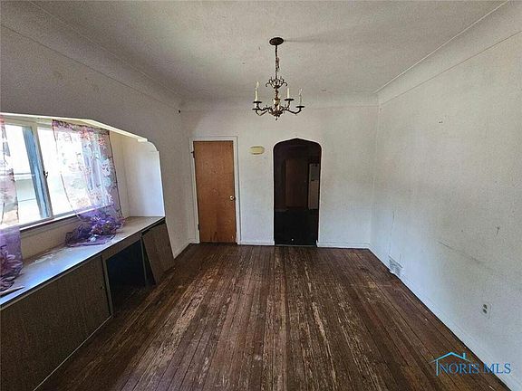 3rd image of 1350 Pere St